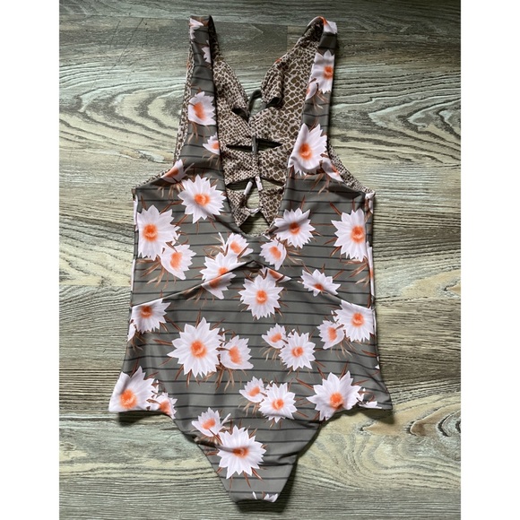 Acacia Mauka One-Piece Women’s Size Small - Picture 3 of 3